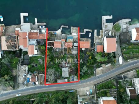 Investicioni plac na samoj obali mora - Tivat