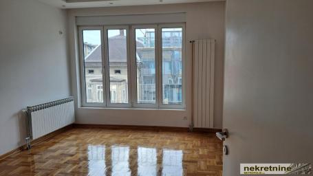 Dvoiposoban stan, Centar, 68m2