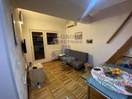 Dvoiposoban galerijski stan na minut od pešačke zone! 