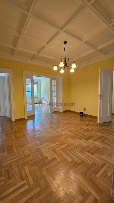 Prelep Salonac pored Hiltona. Stan ili PP
