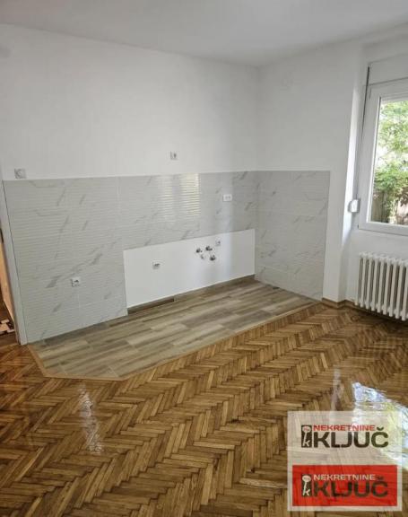 GRBAVICA, 52m2+terasa 6m2, Dvoiposoban, Renoviran, Visoko prizemlje