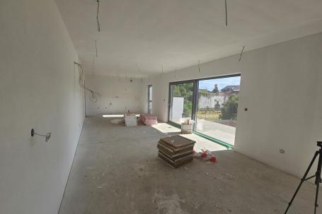 Osijek, Donji grad – 1. kat, 4-sobni stan 121 m² s natkrivenim parkingom i balkonom