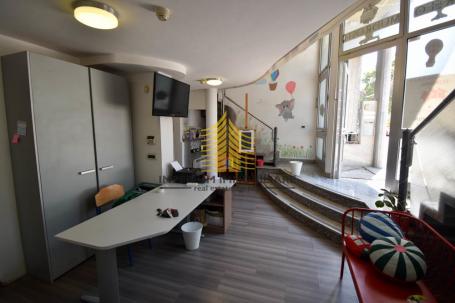 Poslovni prostor, Prodaja, Trnje, Savica, 150m2, Prostor za usluge