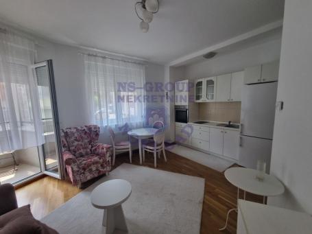 Odličan jednoiposoban stan na Grbavici!