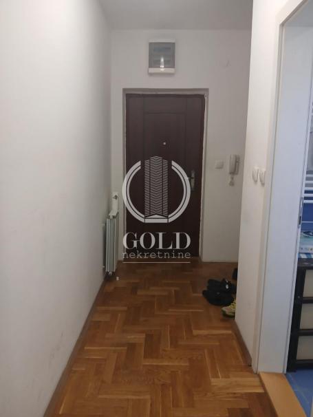 Trosoban stan na Grbavici - odličan za studente ID#10242