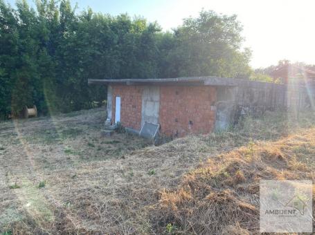 Porodična kuća u izgradnji, u centru Baćevca
