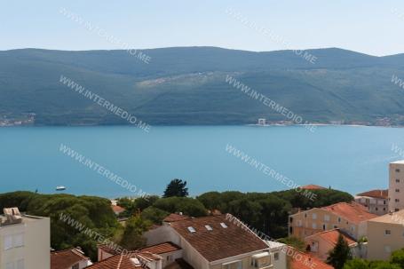 Prodaja – Jednosoban, namješten stan s pogledom na more, Topla 1