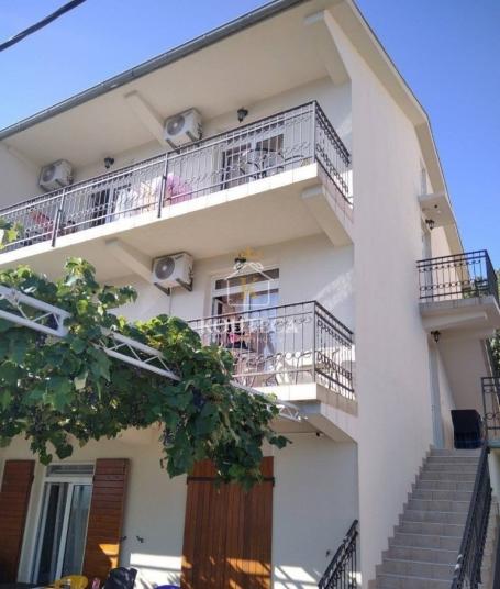 Kuća na 150 metara od centralnog dijela kompleksa Luštica Bay, Radovići- Tivat