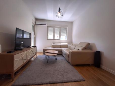 Jednosoban namješten stan, 47m2, Central Point, Podgorica