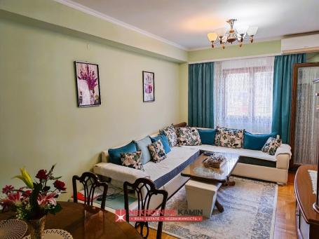Komforan jednosoban stan sa velikom terasom, Budva