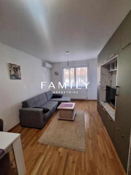 Kompletno opremljen 1. 5 stan u centru grada – Karađorđeva, 38m², visoko prizemlje