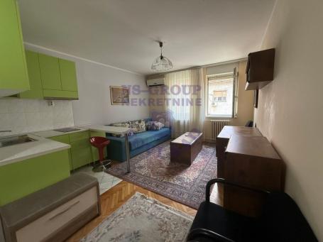 74. 160e -BLUZU CENTRA I PESACKE ZONE 