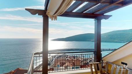 Moderan dvosoban stan sa terasama u Marina Villageu, Luštica Bay