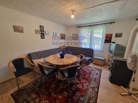 Prelep plac na samom ulazu u Ledince sa objektom od 52m2