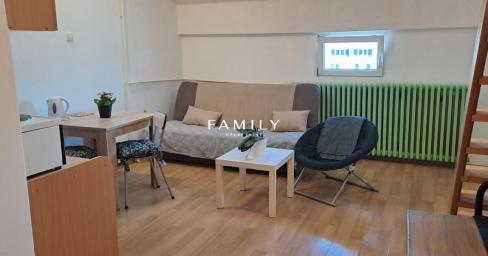 Izdaje se garsonjera sa galerijom – Centar, Novi Sad, 37m²