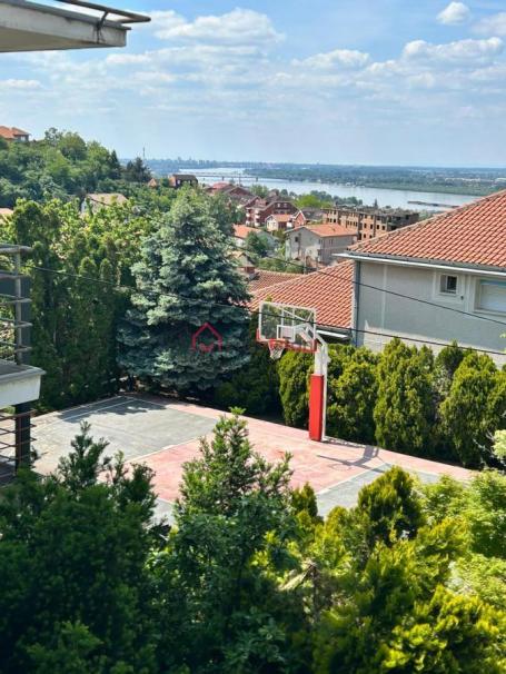 Nova Kuća na 10 ari placa i pogledom na Dunav