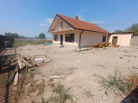 IZDAJE SE PLAC SA OBJEKTOM – KOVANLUČKA ULICA