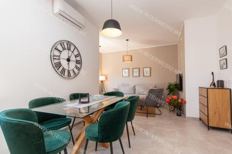 Prodaja, jednosoban stan 50m² + 50m² terasa, Đenovići, Herceg Novi