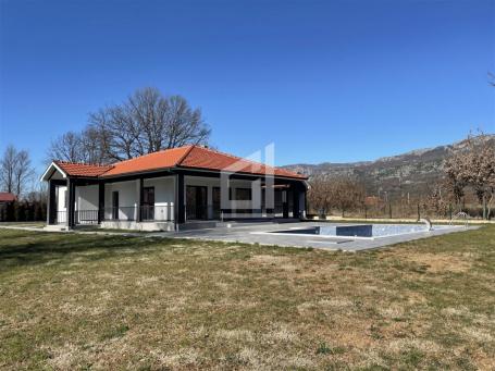 Izdaje se kuća, Pričelje