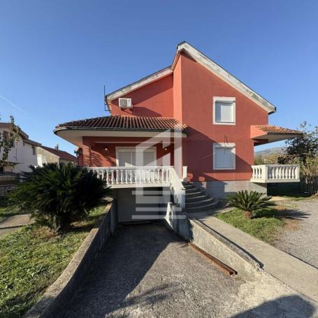 Kuca, 350m2, Zlatica - IZDAVANJE