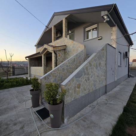 Kuca, 200m2, Zeta