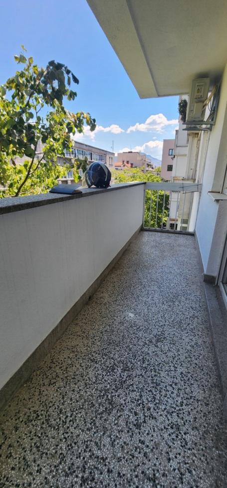 Prodaje se stan u strogom centru Podgorice – idealan za život ili kancelarijski prostor