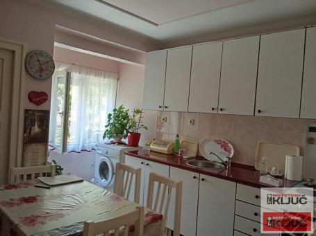 SATELITSKA PIJACA, 30m2, Jednosoban, Visoko prizemlje, Namešten