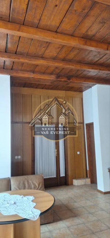 Dobanovci, kuća i pomoćni objekat