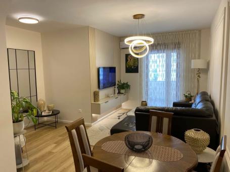 Dvosoban moderno opremljen stan 72 m² – Vezirov Most, Podgorica
