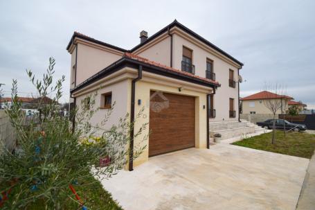 Porodična kuća 240m2 na placu 500m2, Gornja Gorica - Podgorica