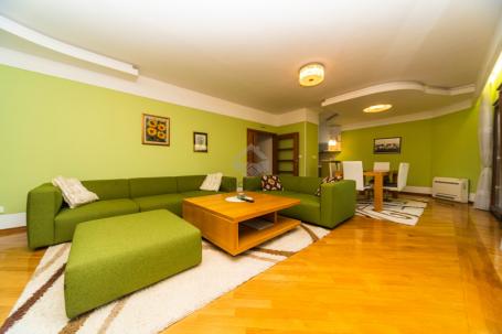 Trosoban stan 140m2 + bašta 100m2, Centar - Podgorica