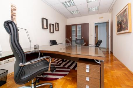 Poslovni prostor 78m2 + garaža, Preko Morače - Podgorica