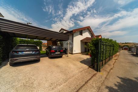 Porodična kuća 200m2 na placu 355m2, Donja Gorica - Podgorica
