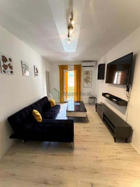 Izdaje se – Namješten dvosoban stan 62 m², Centar Budve IS247BD