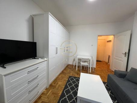 Prelepa Garsonjera U Širem Centru Grada