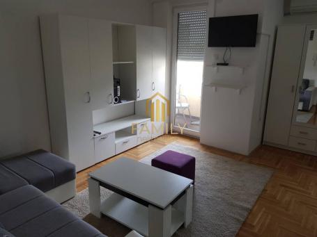 Izdaje se garsonjera u Vuka Karadžića, 28m2