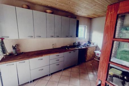 Orahovica - Gornja pištana, kuća bez susjeda uz potok na zemljištu od 2389 m2