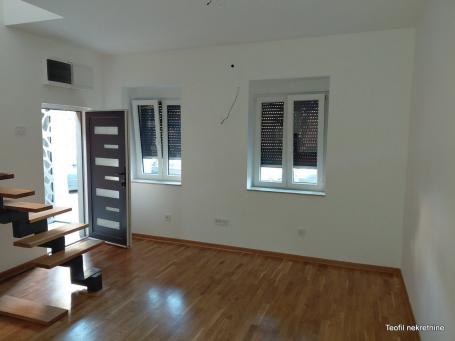 ZEMUN ZEMUN - ĆUKOVAC 43m2 , (35) , 125000e
