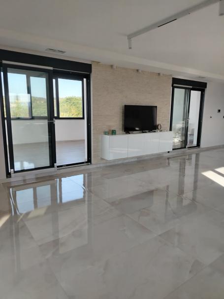 Izdavanje, Poslovni prostor 270m2, Visnjica