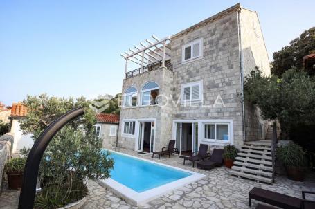 Dubrovnik, Zaton, vila s bazenom i pogledom na more