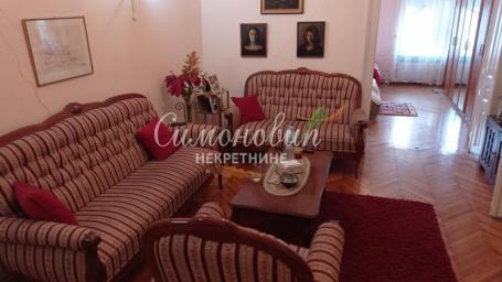 Zemun, Gospodska, pešačka zona, salonac,8.0, 214m2, I, eg, uknjižen ID#1608