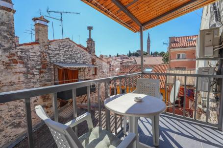 Gelegenheit! Rovinj! Zentrum! Wohnung mit zwei Terrassen!
