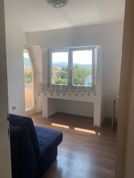 Na prodaju jednoiposoban stan, 45m2, kod Vojne bolnice