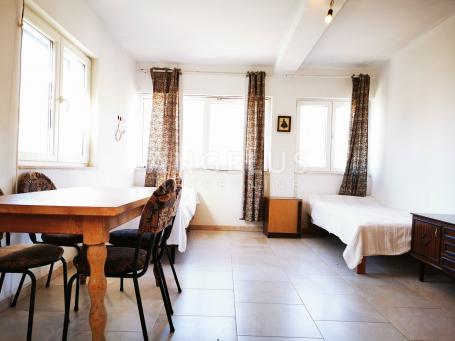 Solta, Maslinica – Ein-Zimmer-Wohnung im Zentrum von Maslinica, 43 m2, VERKAUF