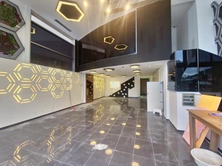 Izdavanje luksuznog poslovnog prostora 140 m² sa parkingom – Centar Budve, Bulevar