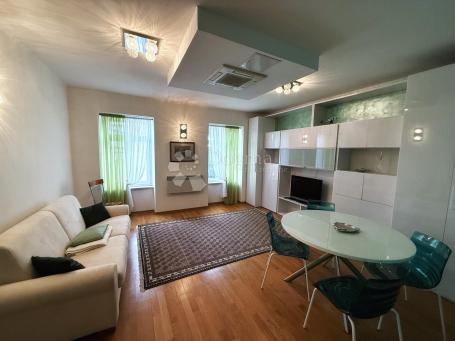 Ugodan apartman u najužem centru Opatije ! Rijetko !