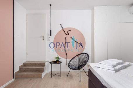 OPATIJA-CENTAR- moderno uređeni 2s+db s terasom i parkingom