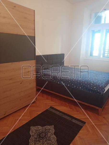 Stan 104m2 4soban, Pula Centar