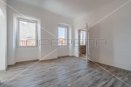 Pula, stan 74 m2 u samom srcu grada