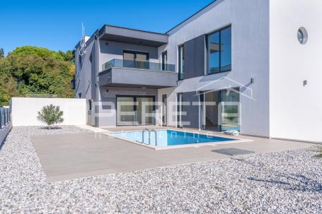 Moderna dvojna kuća u Ližnjanu s bazenom – savršena za odmor i investiciju!